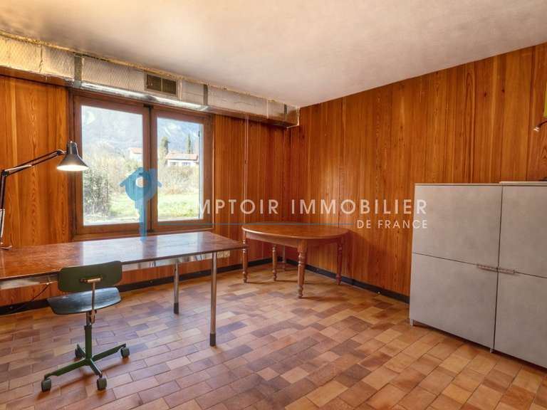 Maison Saint-Nazaire-les-Eymes - 4 chambres - 182m²