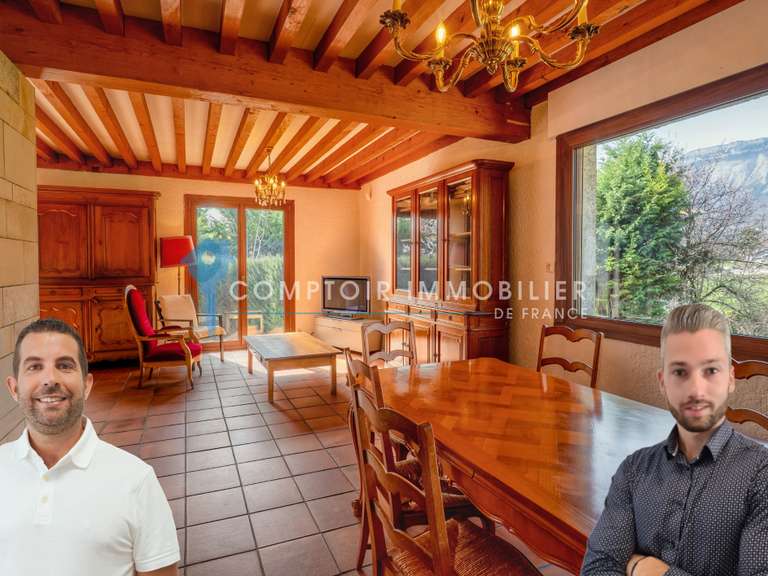 Maison Saint-Nazaire-les-Eymes - 4 chambres - 182m²