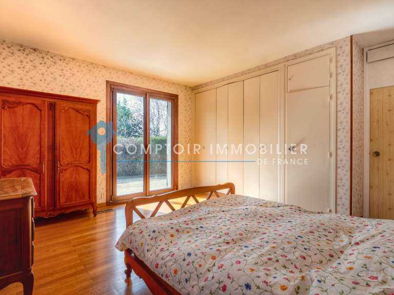 Maison Saint-Nazaire-les-Eymes - 4 chambres - 182m²