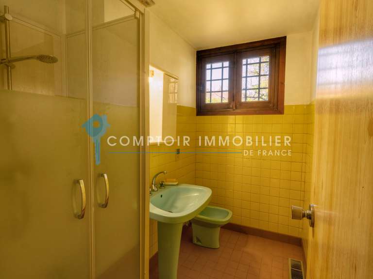 Maison Saint-Nazaire-les-Eymes - 4 chambres - 182m²