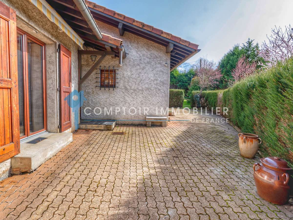 House Saint-Nazaire-les-Eymes