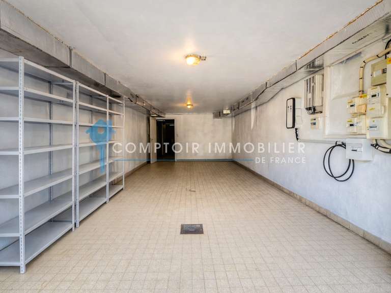 Maison Saint-Nazaire-les-Eymes - 4 chambres - 182m²