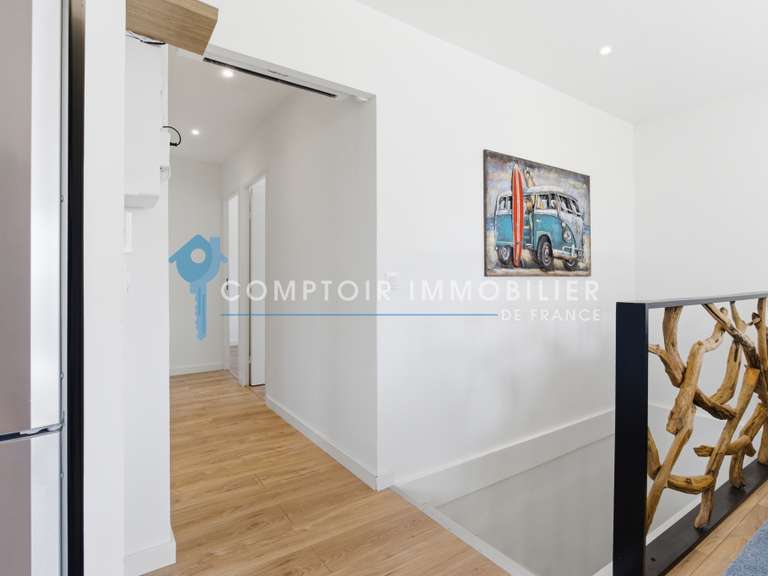 Maison Saint-Nazaire-les-Eymes - 4 chambres - 158m²