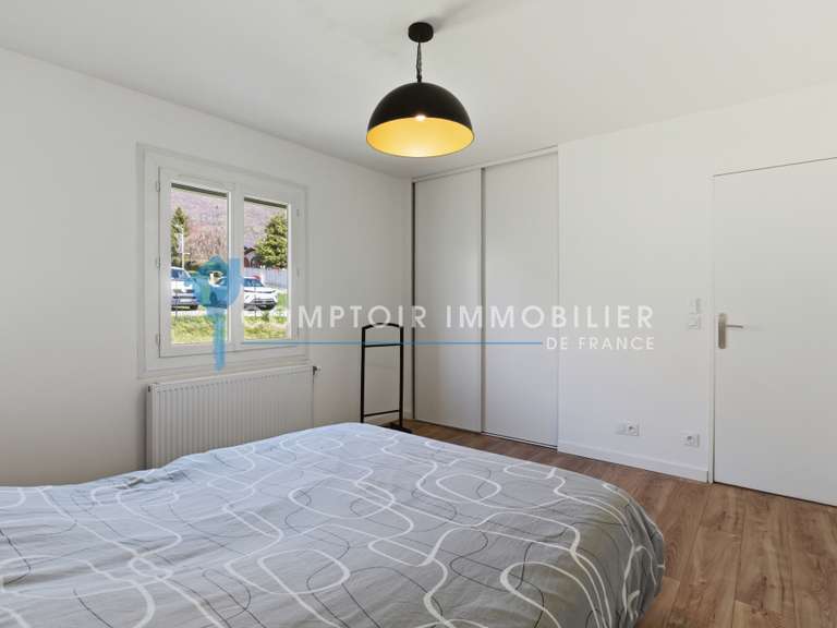 Maison Saint-Nazaire-les-Eymes - 4 chambres - 158m²