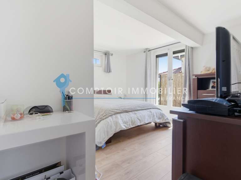 Maison Saint-Nazaire-les-Eymes - 4 chambres - 158m²