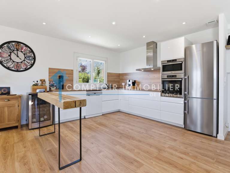 Maison Saint-Nazaire-les-Eymes - 4 chambres - 158m²