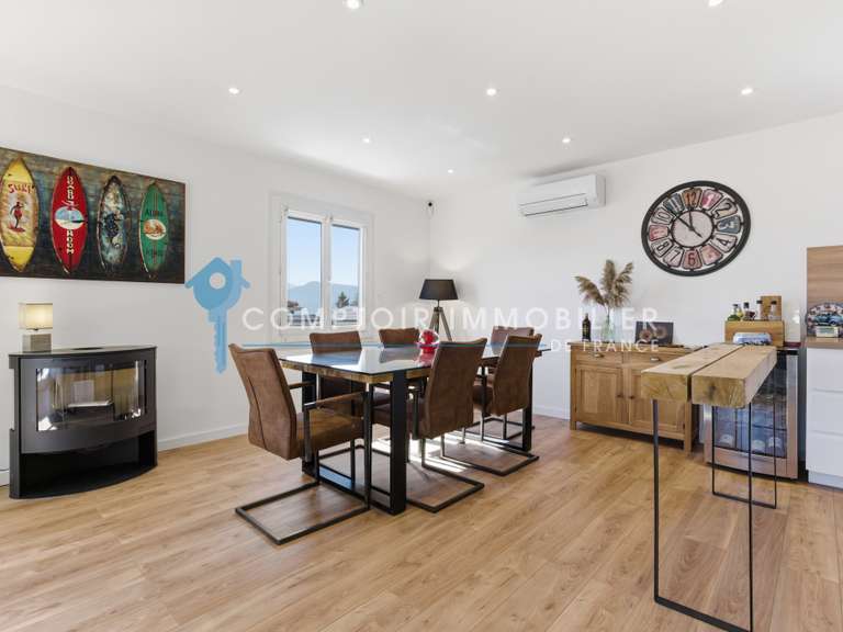 Maison Saint-Nazaire-les-Eymes - 4 chambres - 158m²