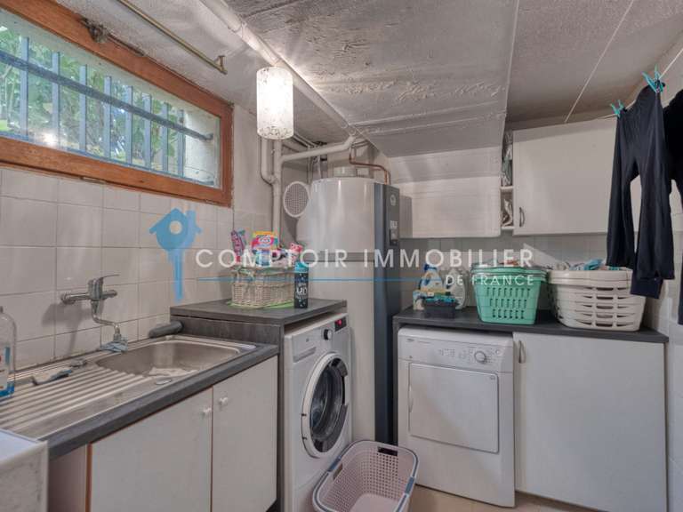 Maison Saint-Nazaire-les-Eymes - 4 chambres - 152m²