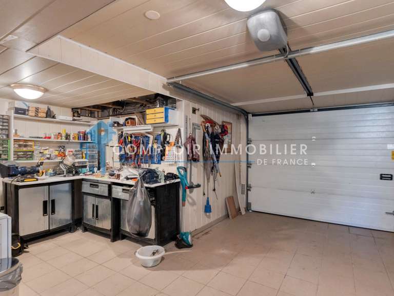 Maison Saint-Nazaire-les-Eymes - 4 chambres - 152m²