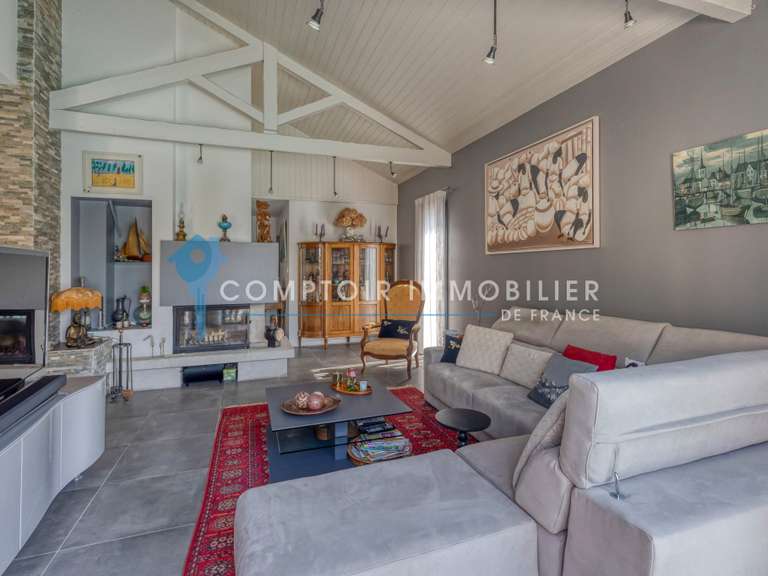 Maison Saint-Nazaire-les-Eymes - 4 chambres - 152m²