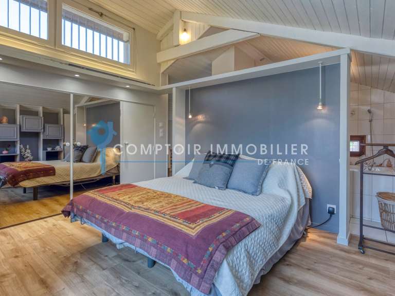 Maison Saint-Nazaire-les-Eymes - 4 chambres - 152m²