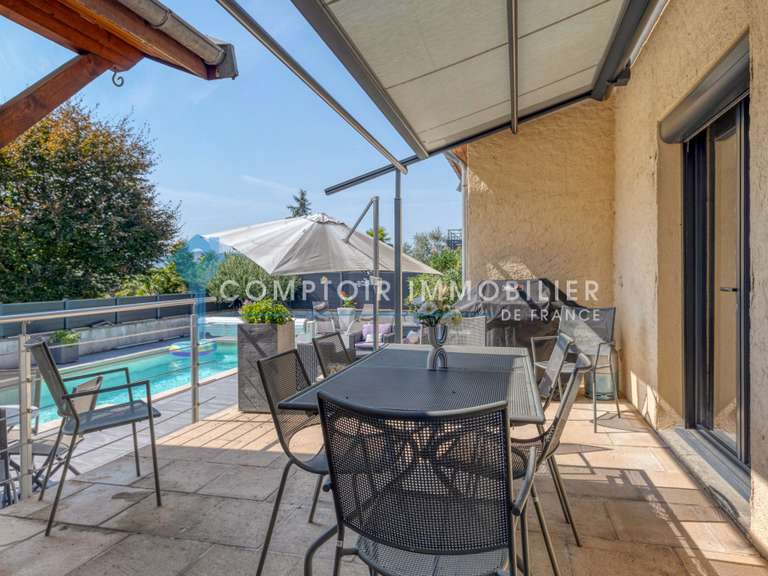 Maison Saint-Nazaire-les-Eymes - 4 chambres - 152m²