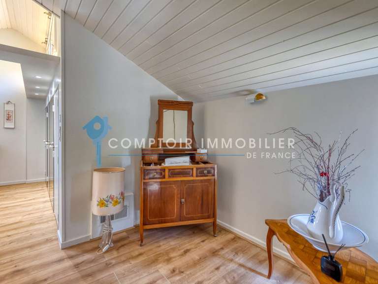 Maison Saint-Nazaire-les-Eymes - 4 chambres - 152m²