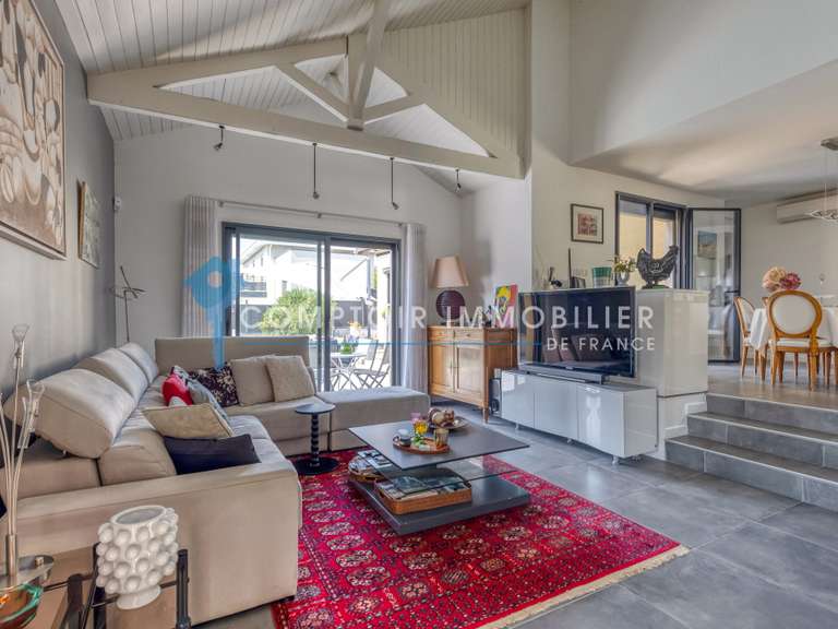 Maison Saint-Nazaire-les-Eymes - 4 chambres - 152m²