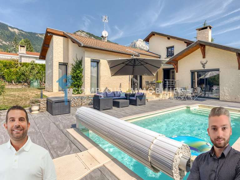 Maison Saint-Nazaire-les-Eymes - 4 chambres - 152m²