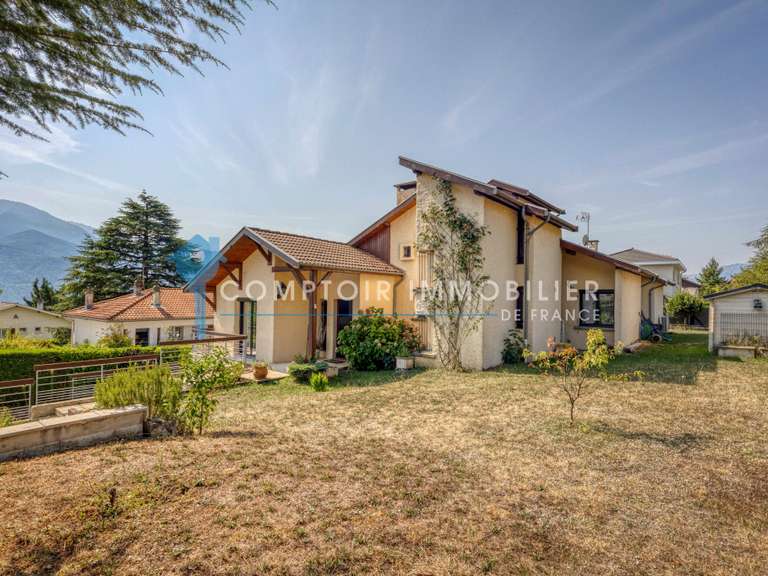 Maison Saint-Nazaire-les-Eymes - 4 chambres - 152m²