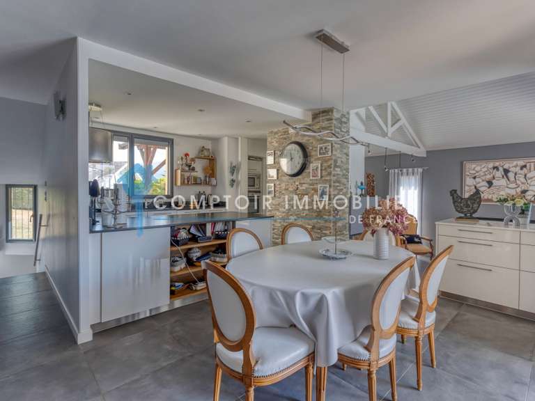 Maison Saint-Nazaire-les-Eymes - 4 chambres - 152m²