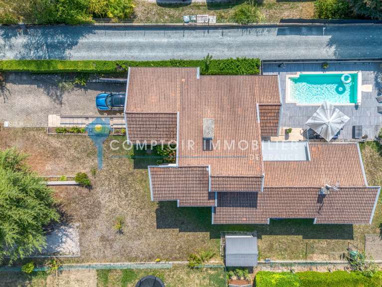 Maison Saint-Nazaire-les-Eymes - 4 chambres - 152m²