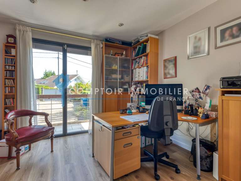 Maison Saint-Nazaire-les-Eymes - 4 chambres - 152m²