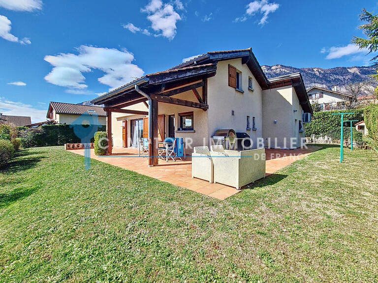 Villa Saint-Nazaire-les-Eymes - 4 chambres - 137m²