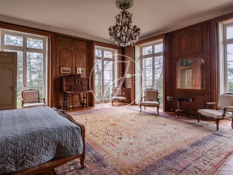 Château Saint-Nom-la-Bretèche - 10 chambres - 1468m²