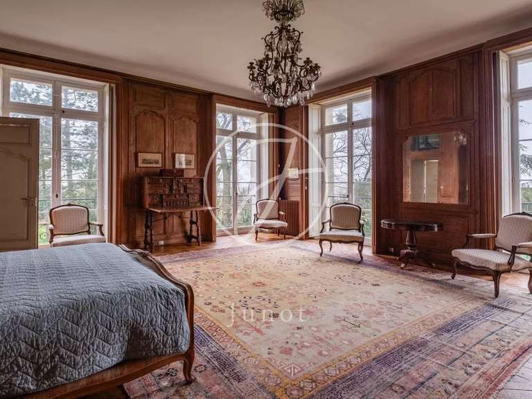 Château Saint-Nom-la-Bretèche - 10 chambres - 1468m²
