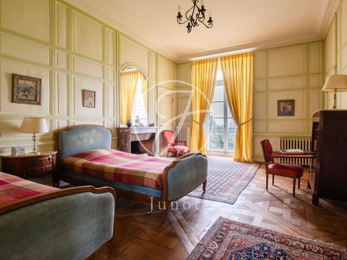 Château Saint-Nom-la-Bretèche