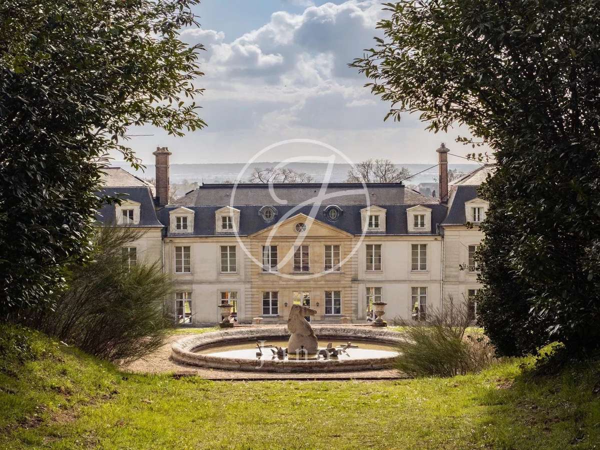 Château Saint-Nom-la-Bretèche