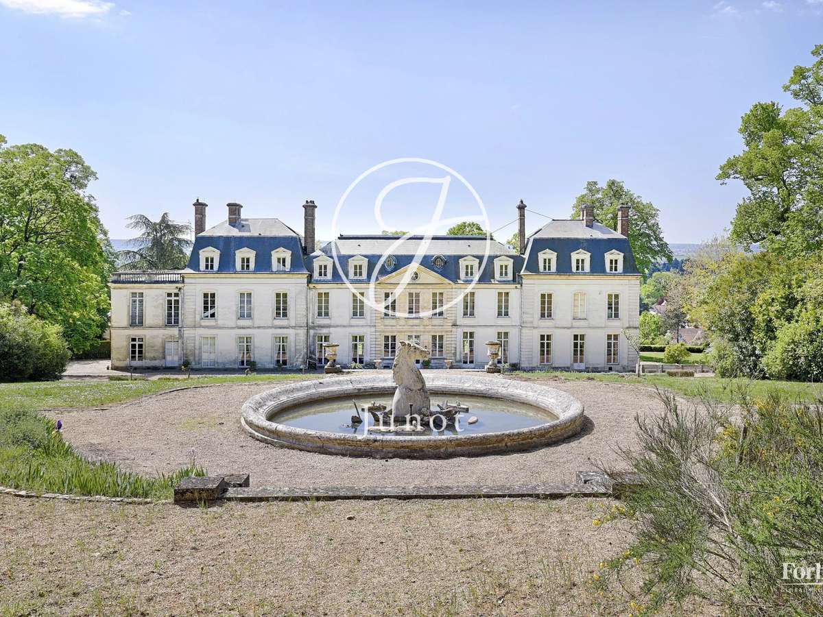 Château Saint-Nom-la-Bretèche