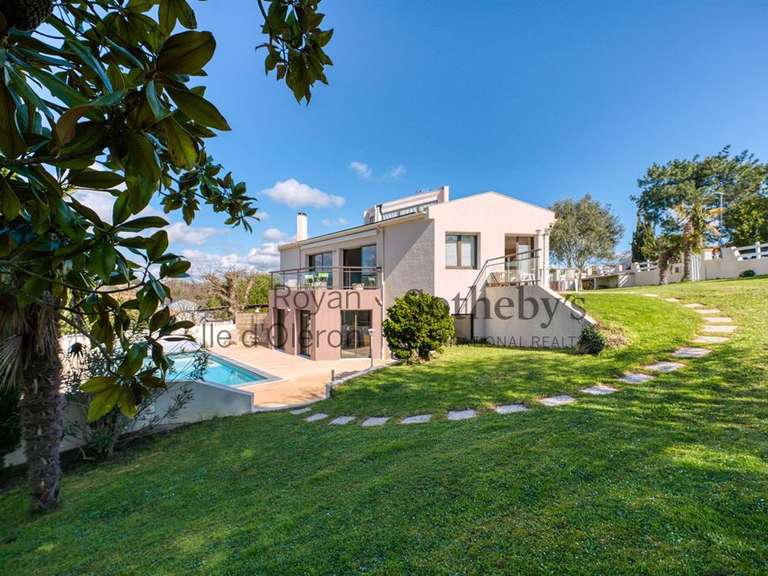 Maison Saint-Palais-sur-Mer - 6 chambres - 304m²