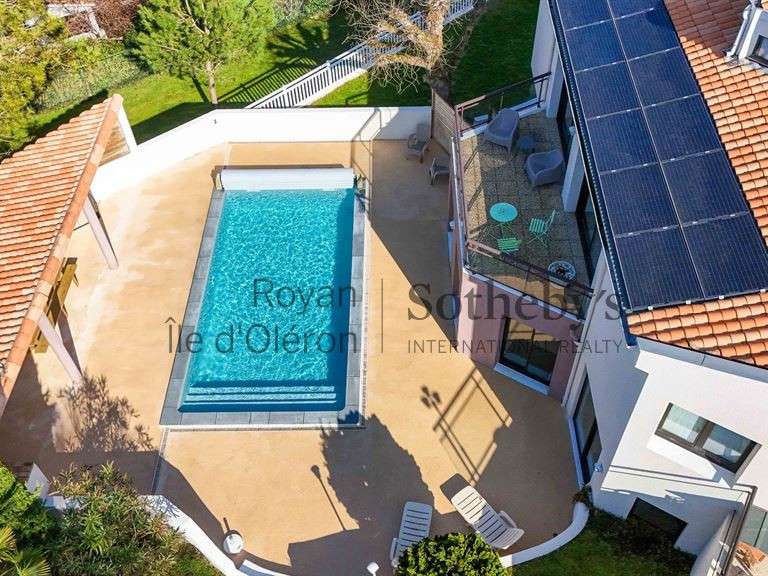 Maison Saint-Palais-sur-Mer - 6 chambres - 304m²