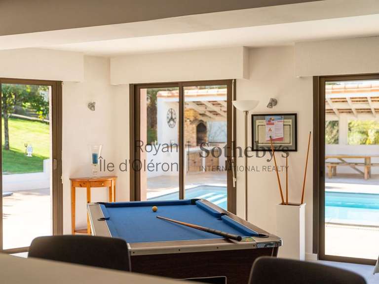 Maison Saint-Palais-sur-Mer - 6 chambres - 304m²