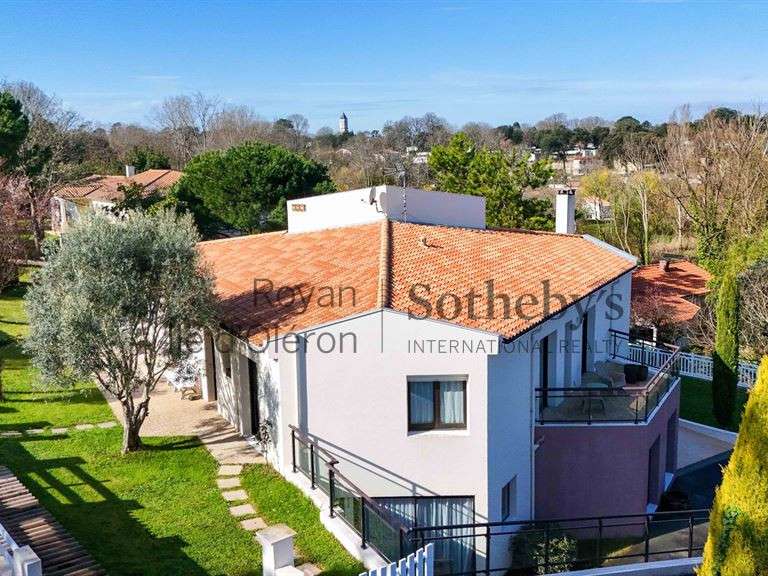 Maison Saint-Palais-sur-Mer - 6 chambres - 304m²
