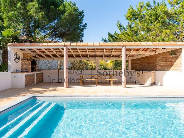 House Saint-Palais-sur-Mer - 6 bedrooms - 304m²