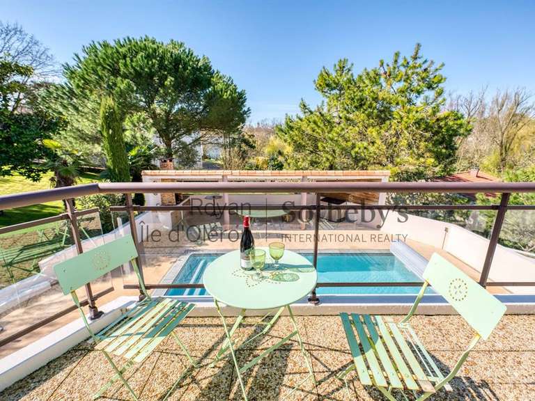 Maison Saint-Palais-sur-Mer - 6 chambres - 304m²