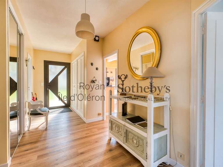 Maison Saint-Palais-sur-Mer - 6 chambres - 304m²