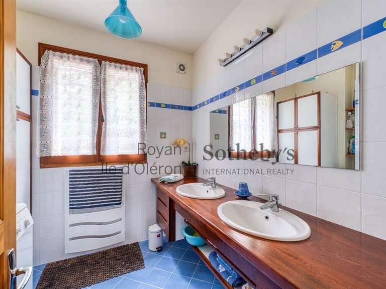 House with Sea view Saint-Palais-sur-Mer - 5 bedrooms - 240m²
