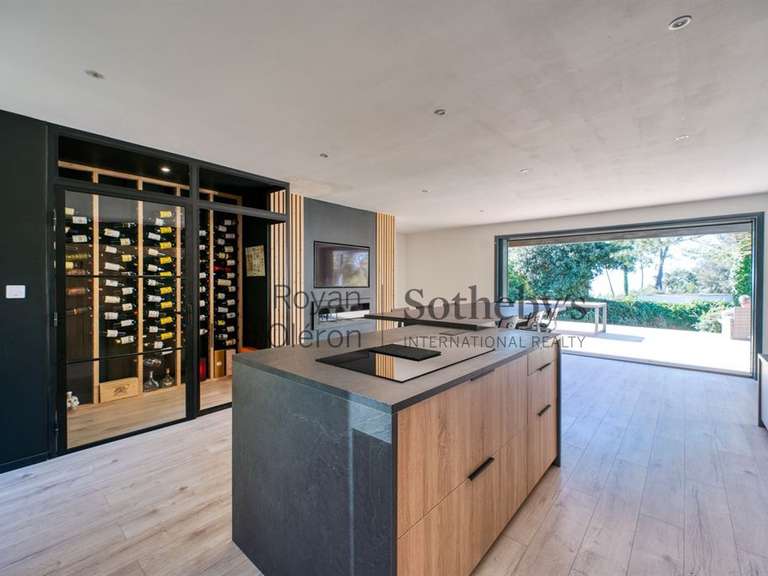 House with Sea view Saint-Palais-sur-Mer - 4 bedrooms - 290m²