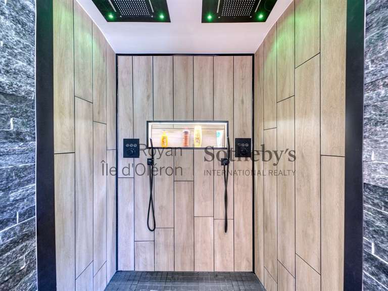 House with Sea view Saint-Palais-sur-Mer - 4 bedrooms - 290m²