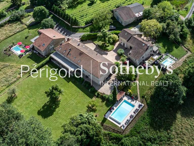 Maison Saint-Pardoux-la-Rivière - 19 chambres - 807m²