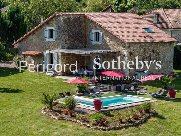 Maison Saint-Pardoux-la-Rivière - 19 chambres - 807m²