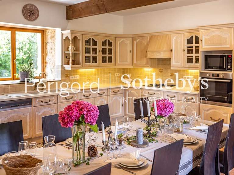 Maison Saint-Pardoux-la-Rivière - 19 chambres - 807m²