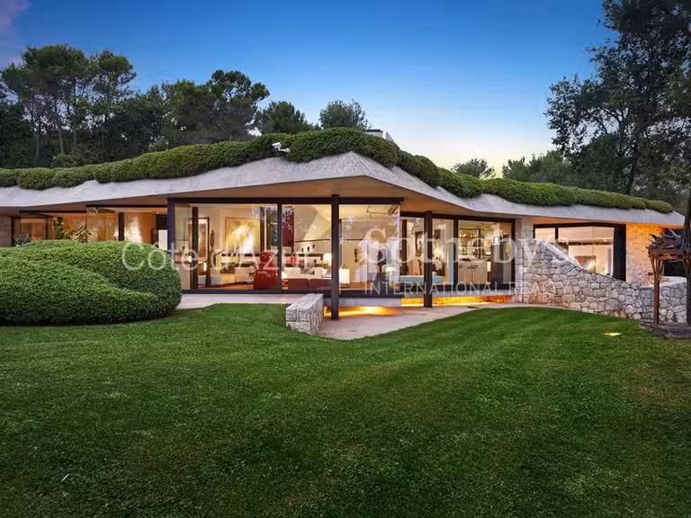 House Saint-Paul-de-Vence - 3 bedrooms - 700m²
