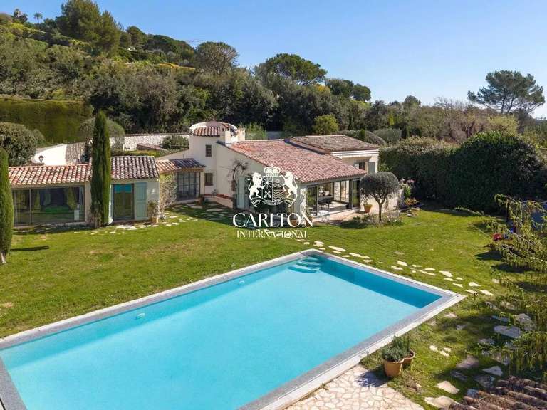 Property Saint-Paul-de-Vence - 5 bedrooms - 230m²