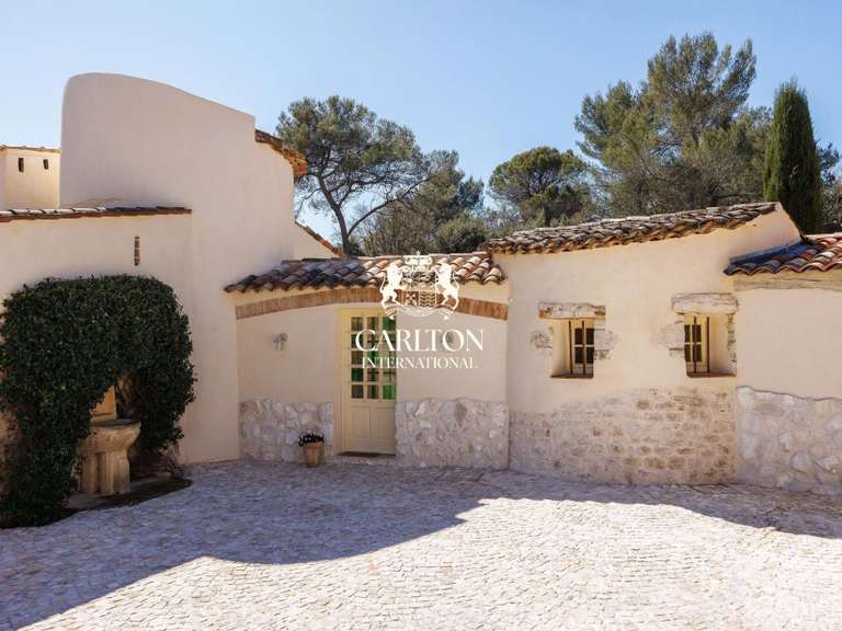 Property Saint-Paul-de-Vence - 5 bedrooms - 230m²