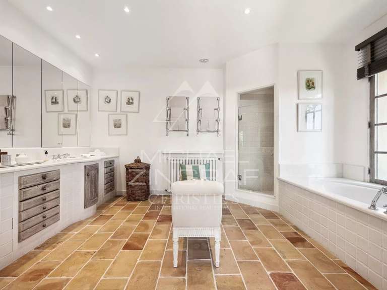 Villa Saint-Paul - 9 chambres - 650m²