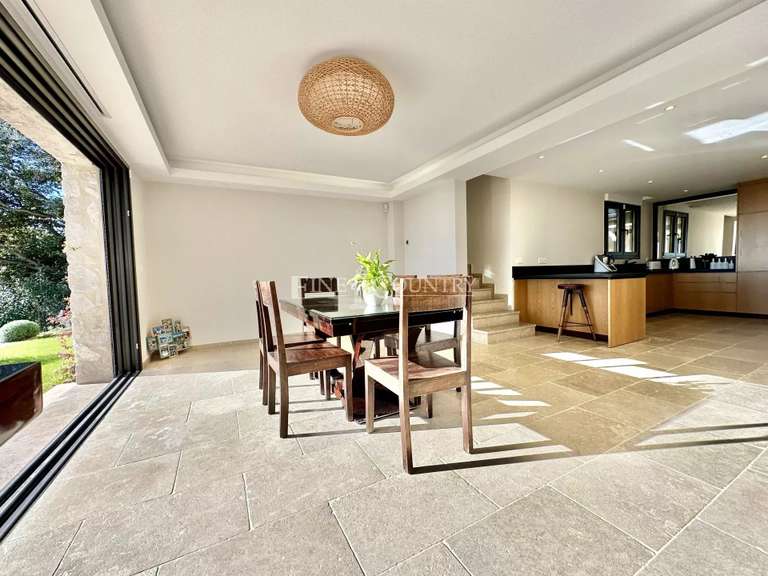 Villa Saint-Paul-de-Vence - 5 bedrooms - 260m²