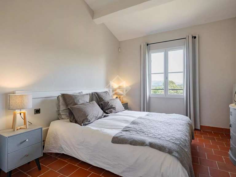 Appartement Saint-Paul-en-Forêt - 110m²