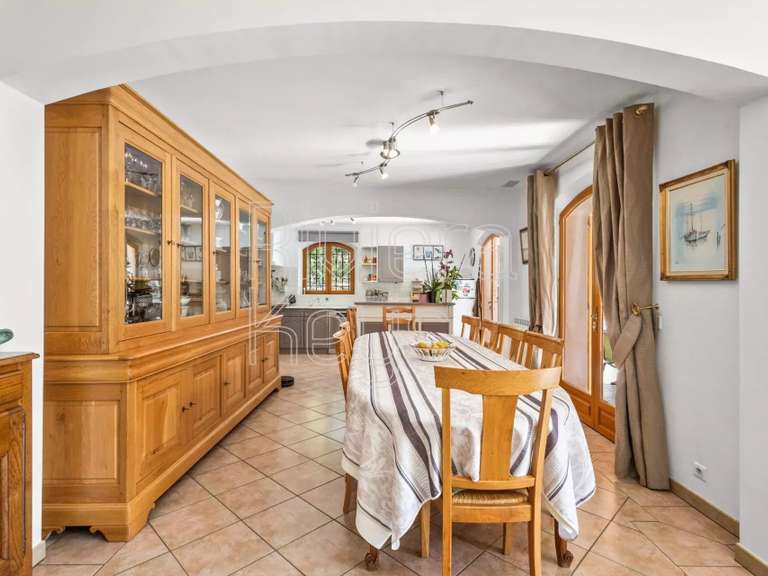 House Saint-Paul-en-Forêt - 261m²