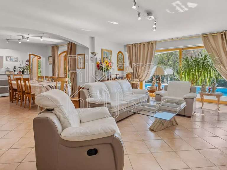 House Saint-Paul-en-Forêt - 261m²